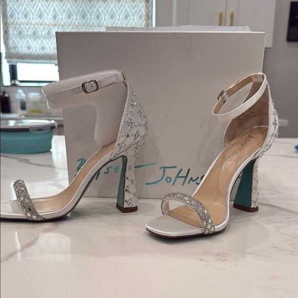 Betsey Joshnson Dean Ivory Crystal Embellished Bridal Heel Ankle Strap Sandal - Picture 3 of 13